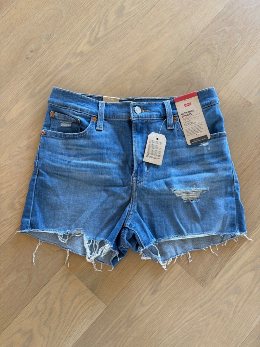 NWT Levi's High Rise Shorts